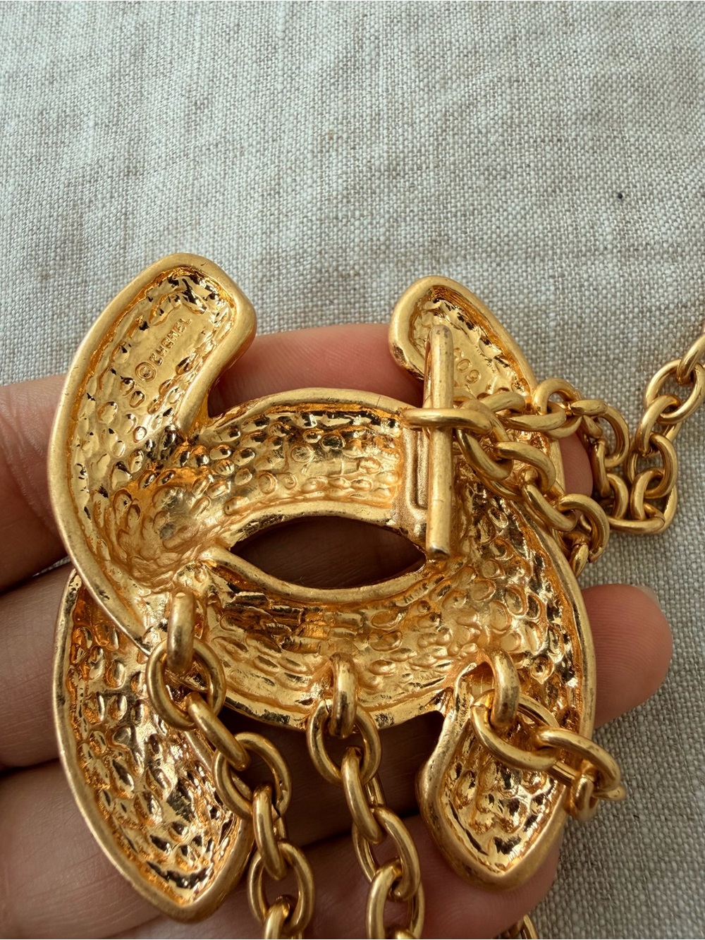 Vintage CHANEL Gold Double-Chain CC Logo Waist Belt - Picture 7 of 11